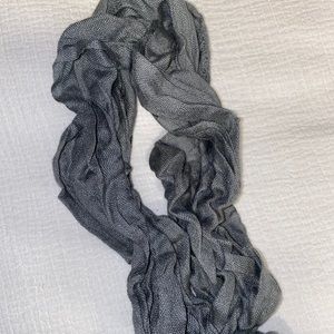Beautiful grey scarf with elastic rushing